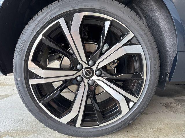 new 2025 Volvo XC60 car, priced at $60,660