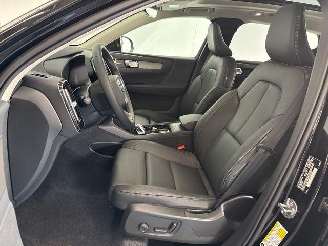 new 2025 Volvo XC40 car, priced at $51,565