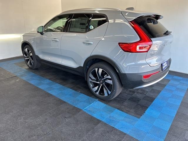 new 2025 Volvo XC40 car