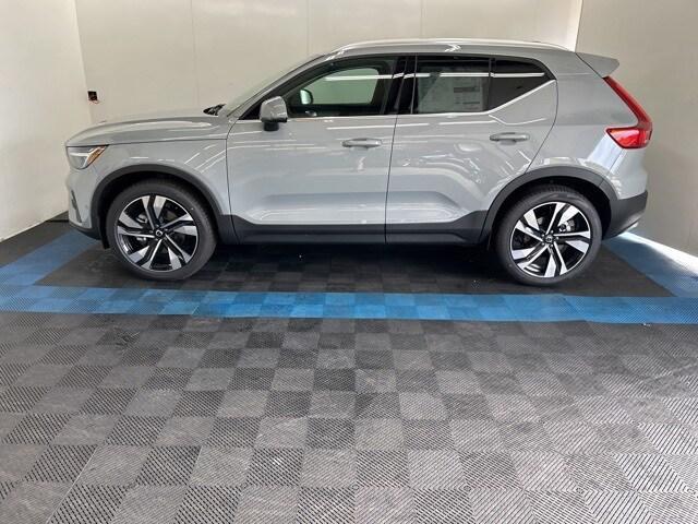 new 2025 Volvo XC40 car, priced at $48,290