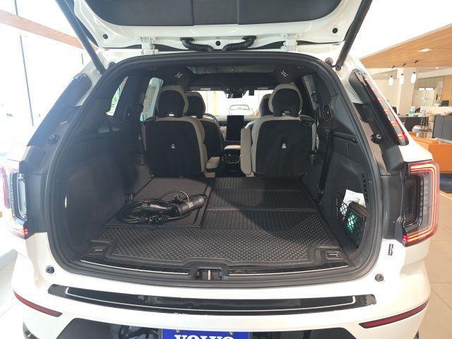 new 2025 Volvo EX90 car, priced at $90,120