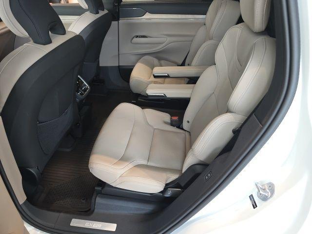 new 2025 Volvo EX90 car, priced at $90,120