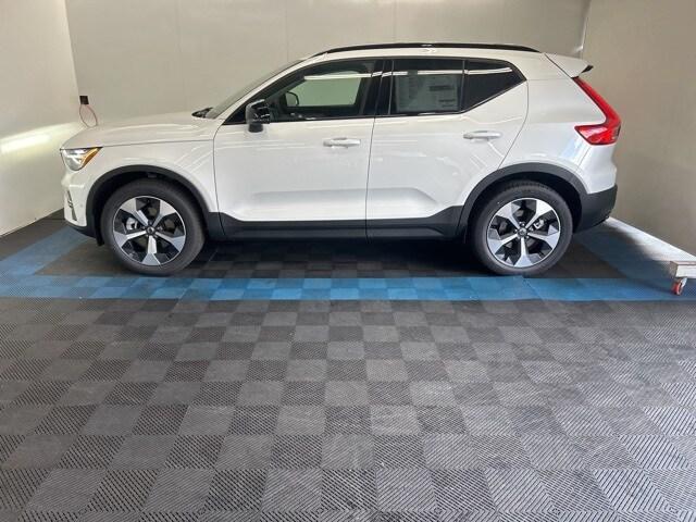 new 2025 Volvo XC40 car, priced at $49,565