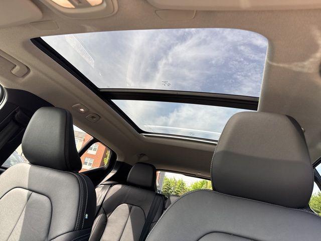 new 2025 Volvo XC40 car