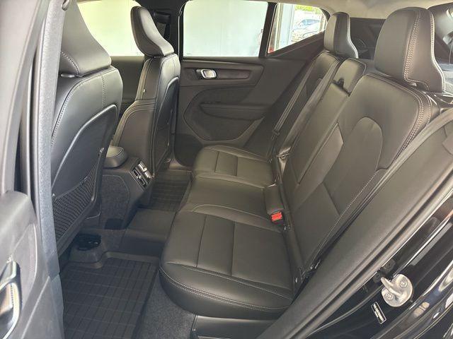 new 2025 Volvo XC40 car