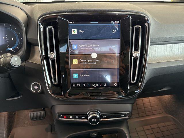 new 2025 Volvo XC40 car