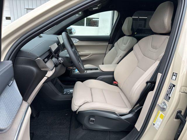 new 2025 Volvo EX90 car, priced at $90,190
