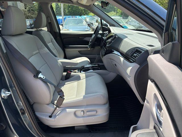 used 2022 Honda Pilot car, priced at $36,999