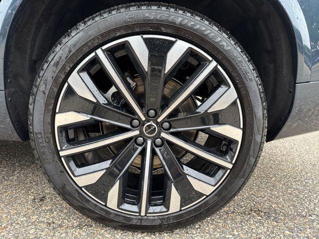 new 2025 Volvo XC90 car, priced at $68,435