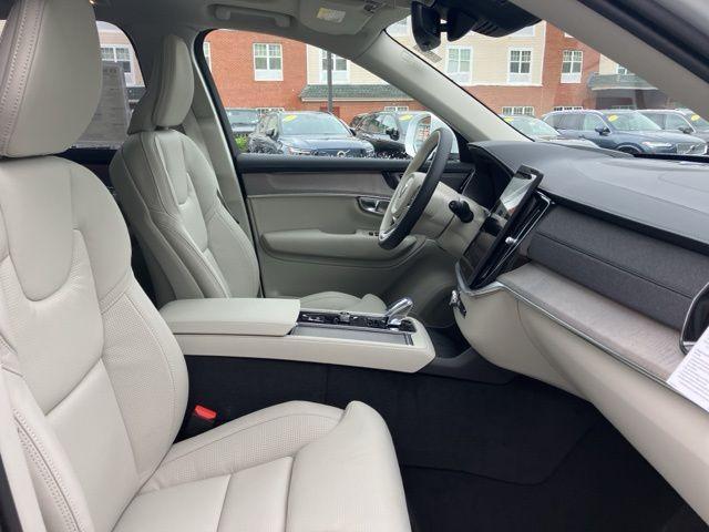 new 2025 Volvo XC90 Plug-In Hybrid car