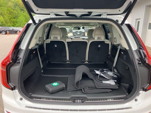 new 2025 Volvo XC90 Plug-In Hybrid car
