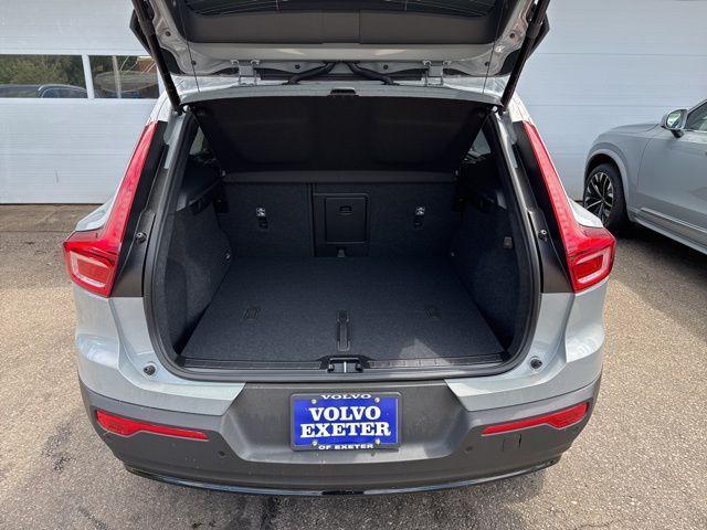 new 2025 Volvo XC40 car, priced at $51,145