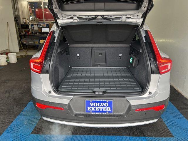 new 2025 Volvo XC40 car