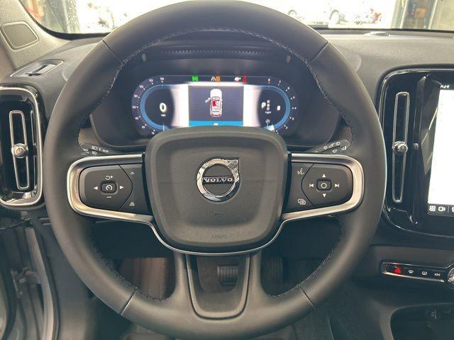 new 2025 Volvo XC40 car
