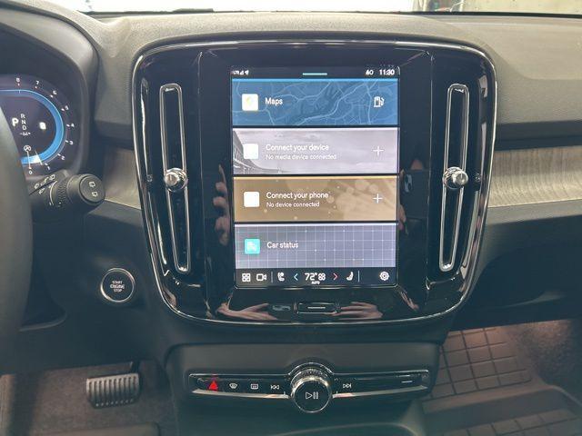 new 2025 Volvo XC40 car
