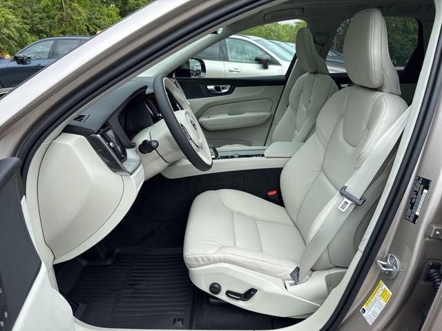 new 2025 Volvo XC60 car