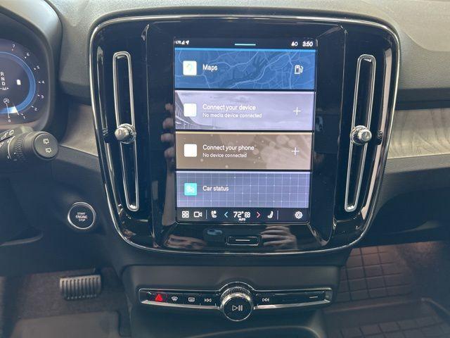 new 2025 Volvo XC40 car
