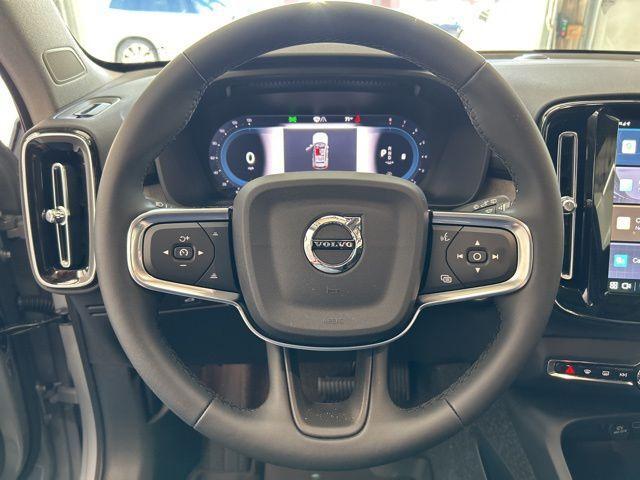 new 2025 Volvo XC40 car