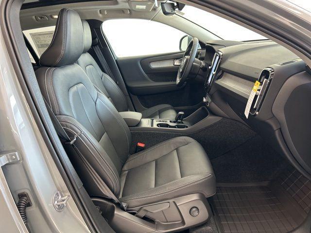 new 2025 Volvo XC40 car, priced at $46,035