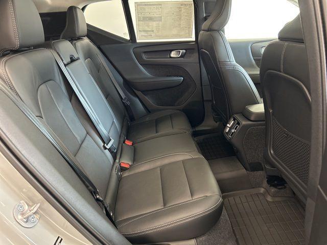 new 2025 Volvo XC40 car
