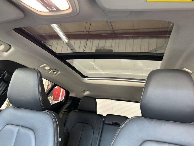 new 2025 Volvo XC40 car