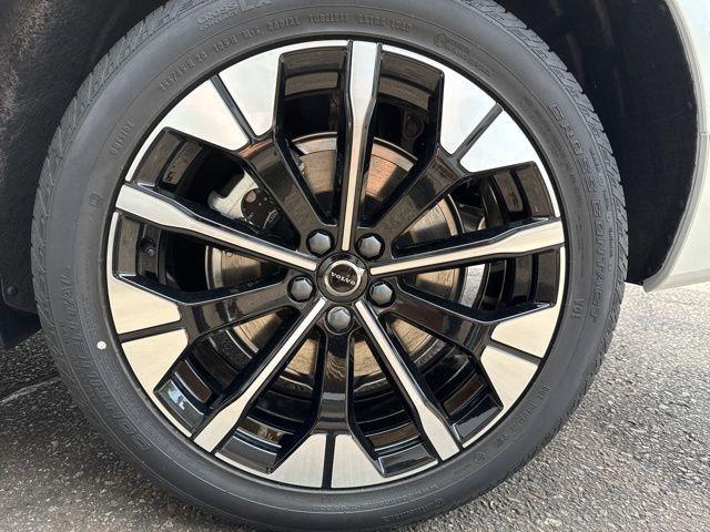 new 2026 Volvo XC60 Plug-In Hybrid car, priced at $69,285