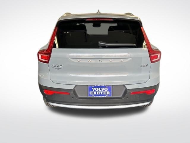 new 2025 Volvo XC40 car