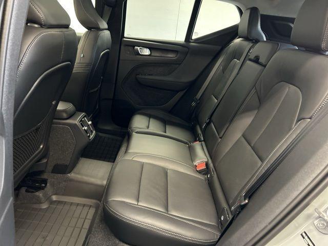 new 2025 Volvo XC40 car