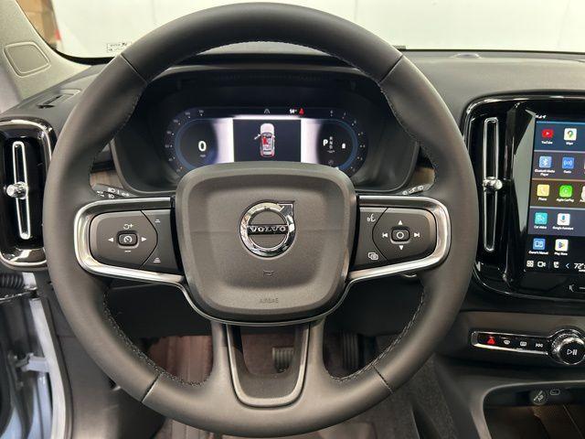 new 2025 Volvo XC40 car