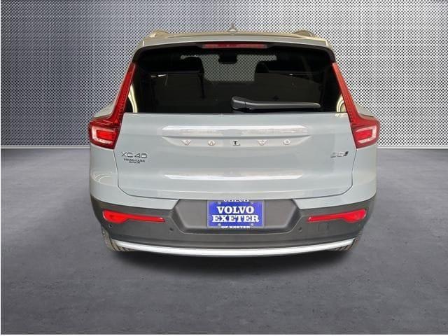 new 2025 Volvo XC40 car