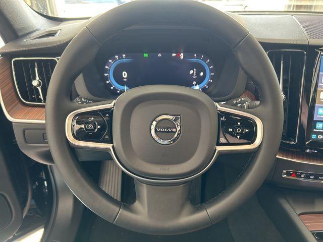 new 2025 Volvo XC60 car, priced at $59,660