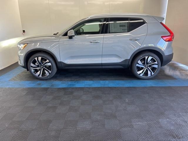 new 2024 Volvo XC40 car, priced at $50,220