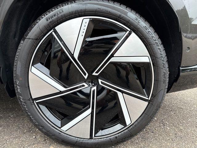 new 2025 Volvo EX90 car, priced at $84,040