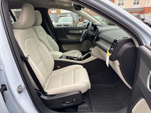 new 2025 Volvo XC40 car, priced at $49,810