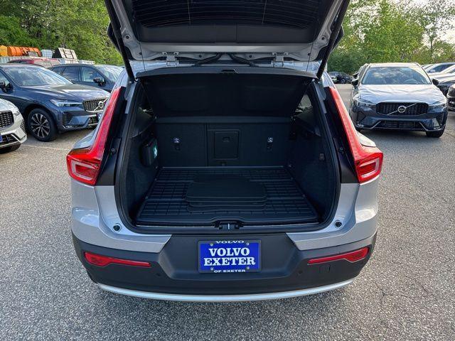 new 2025 Volvo XC40 car, priced at $50,235