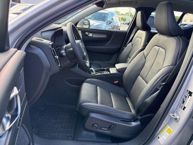 new 2025 Volvo XC40 car, priced at $50,235