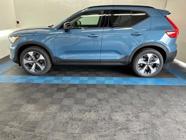 new 2024 Volvo XC40 car, priced at $45,975