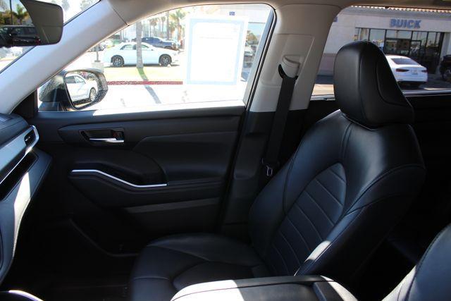 used 2022 Toyota Highlander car, priced at $34,497