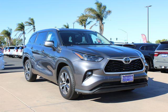 used 2022 Toyota Highlander car, priced at $34,497