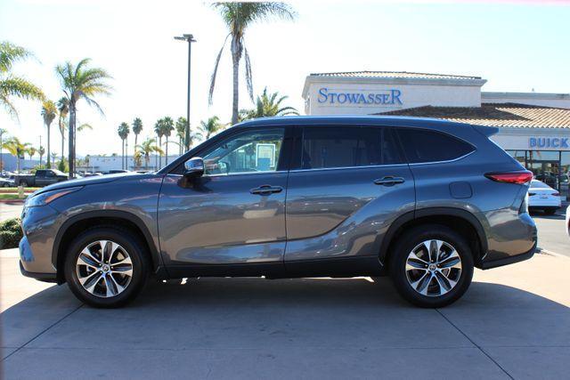 used 2022 Toyota Highlander car, priced at $34,497