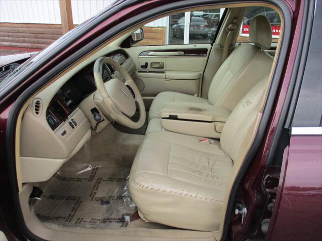 used 2006 Lincoln Town Car car, priced at $4,995