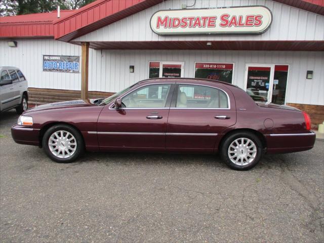 used 2006 Lincoln Town Car car, priced at $4,995