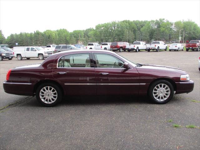 used 2006 Lincoln Town Car car, priced at $4,995