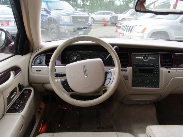 used 2006 Lincoln Town Car car, priced at $4,995