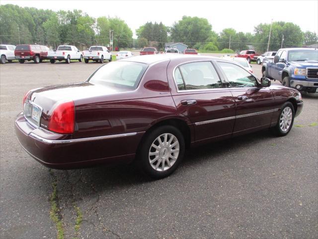 used 2006 Lincoln Town Car car, priced at $4,995
