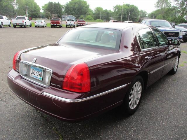 used 2006 Lincoln Town Car car, priced at $4,995