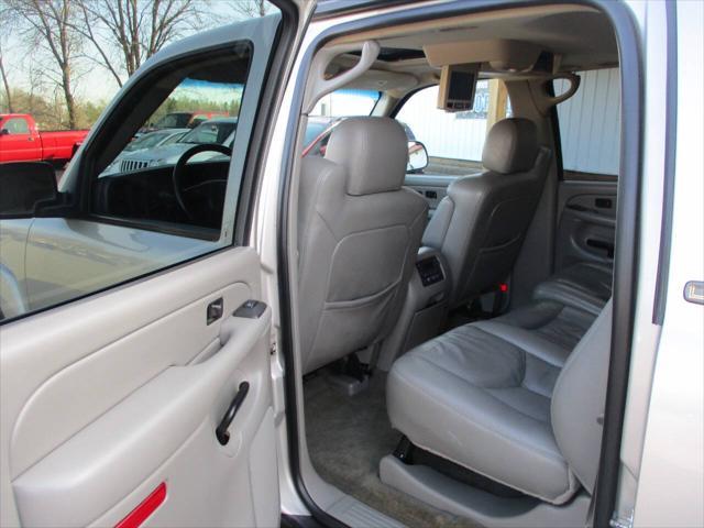 used 2004 Chevrolet Suburban car, priced at $4,995