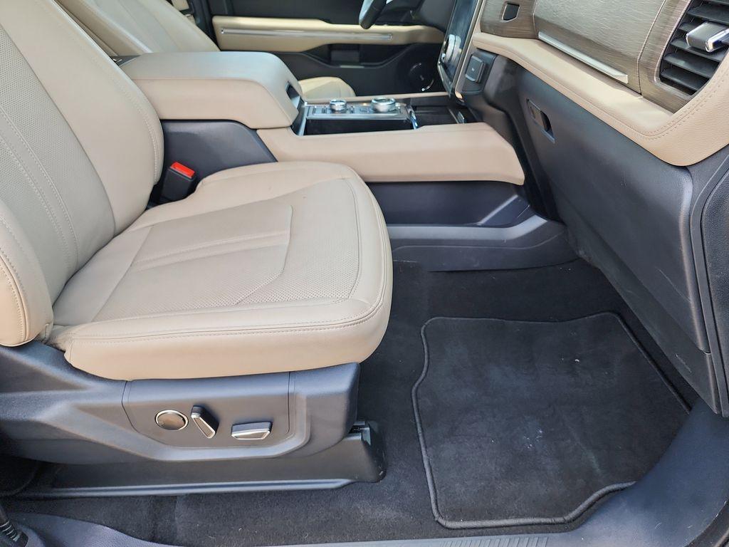 used 2024 Ford Expedition car, priced at $60,995