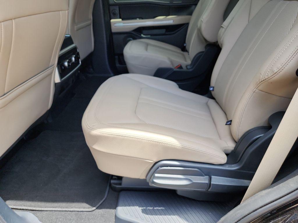 used 2024 Ford Expedition car, priced at $60,995