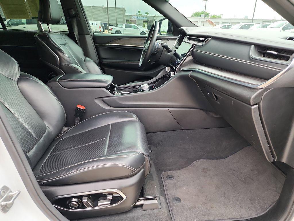 used 2022 Jeep Grand Cherokee car, priced at $35,995